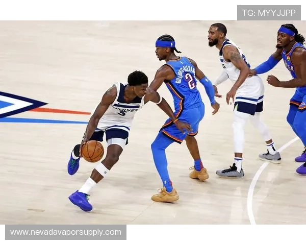 布伦森挡拆终结打出更高效，差异于库里以无球牵制